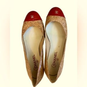 Chanel beige cork and red patent shoes. Extremely comfortable size 41